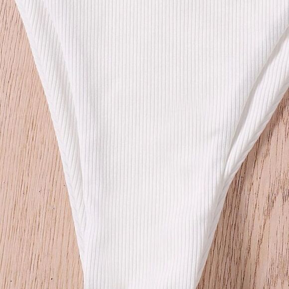 Bikini    - Picture 5 of 10